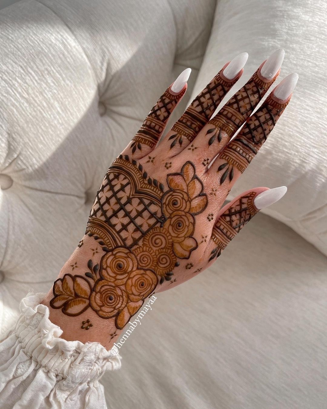 UNIQUE MEHNDI DESIGN