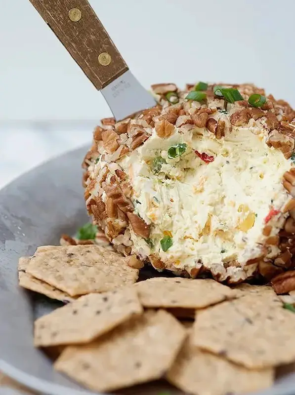 Cheddar Chutney Cheese Ball