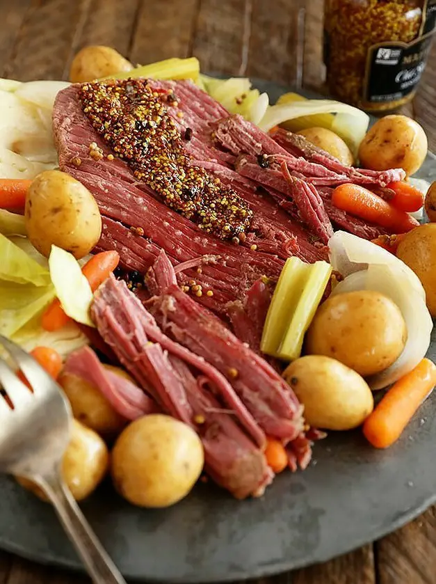 Slow Cooker Corned Beef and Cabbage