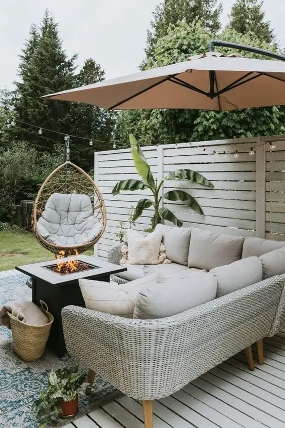 INVITING BACKYARD PATIO