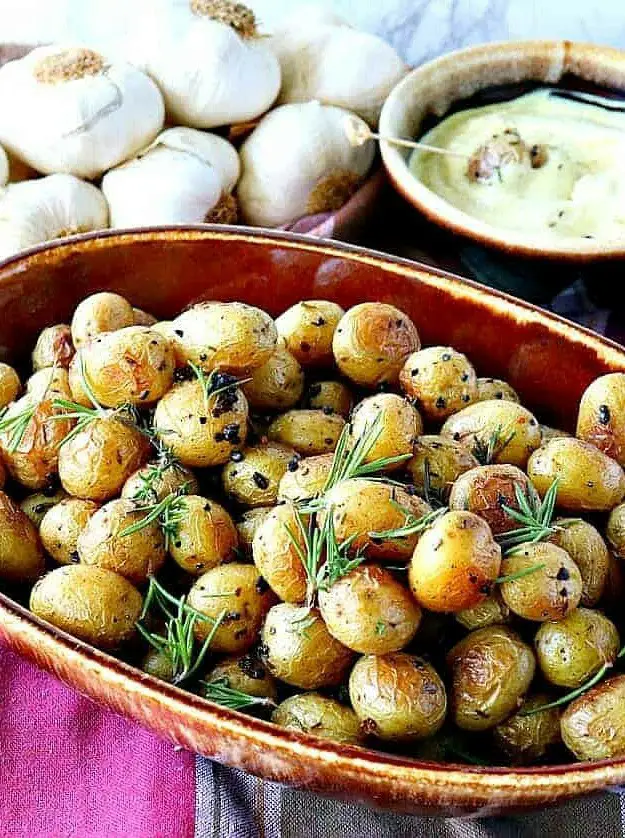 Roasted Baby Potatoes with Garlic and Fresh Herbs