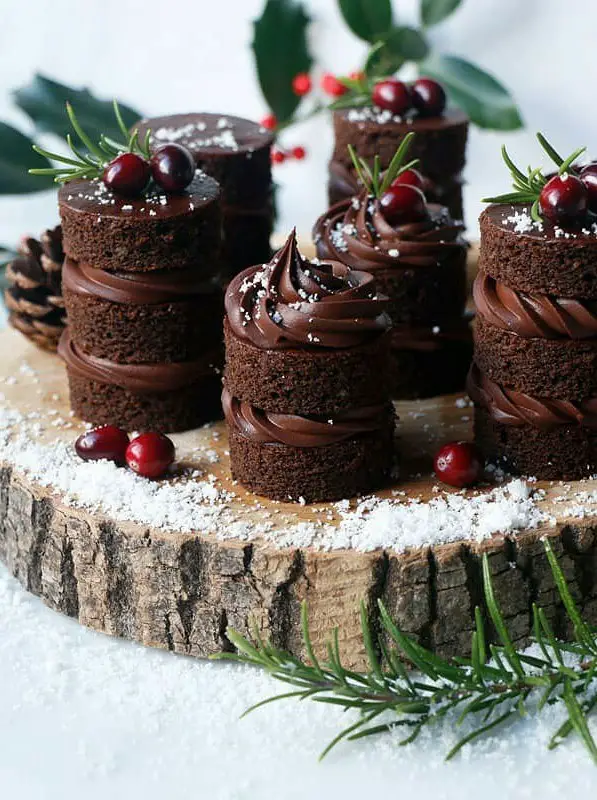 Chocolate Gingerbread Mini Cakes