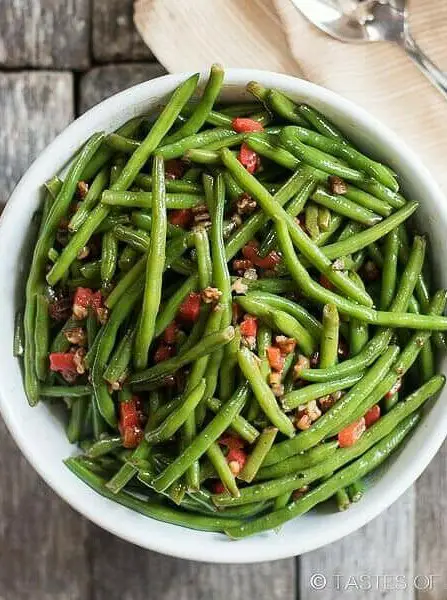 Christmas Green Beans with Toasted Pecans