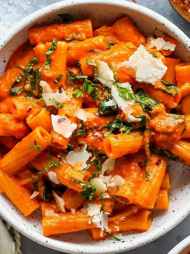 Creamy Garlic Red Pepper Pasta