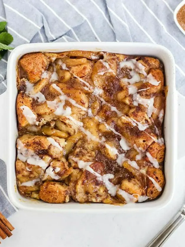 Apple Cinnamon Bun Breakfast Casserole