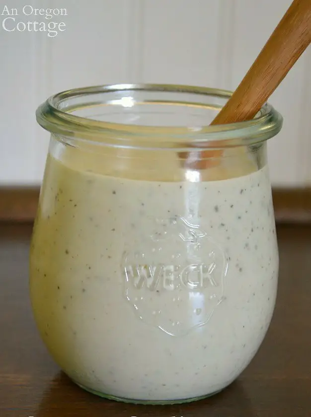 Creamy Garlic Pepper Salad Dressing