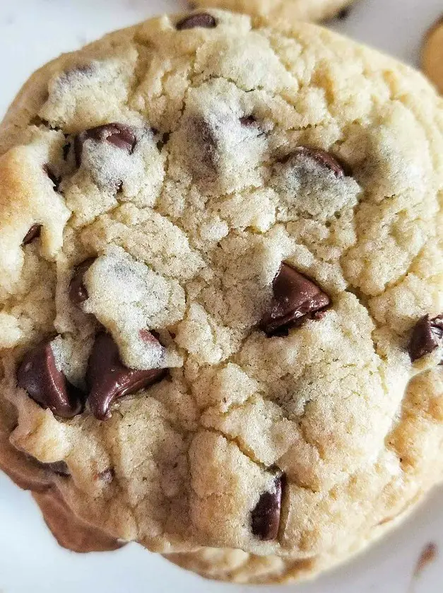 Big and Soft Chocolate Chip Cookies