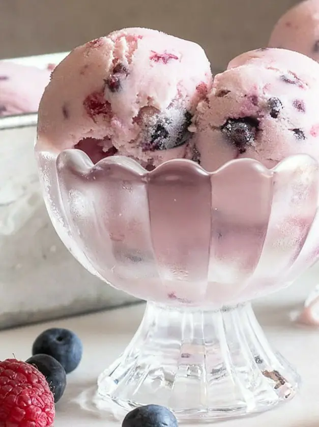 Homemade Fresh Berry Frozen Yogurt