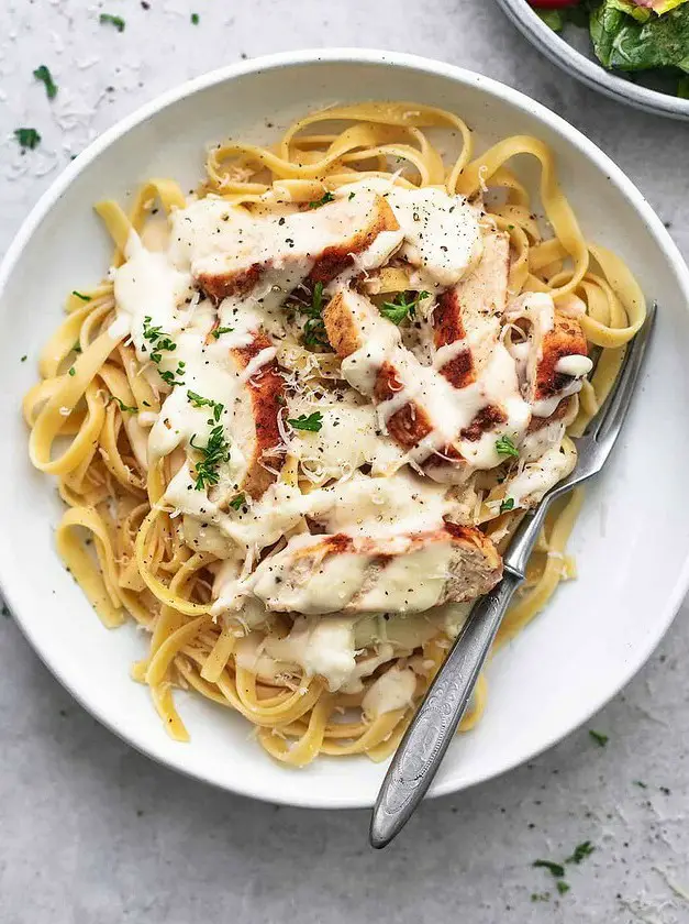 Copycat Olive Garden Chicken Alfredo