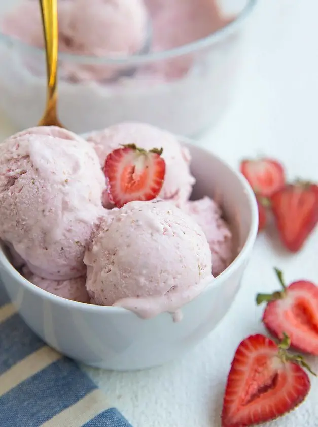 No-Churn Strawberry Ice Cream