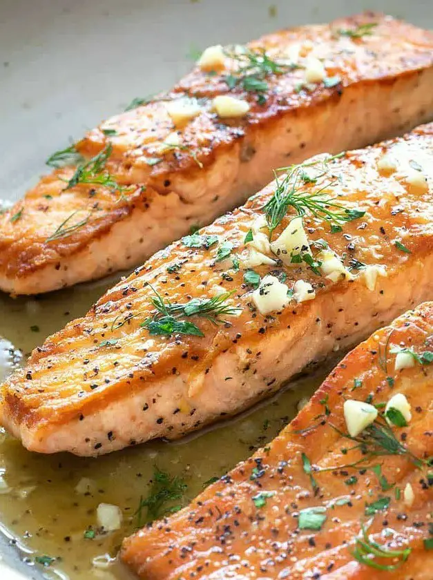 Pan-Seared Salmon with Lemon Garlic Sauce