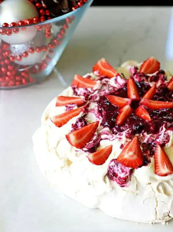 Easy Homemade Pavlova