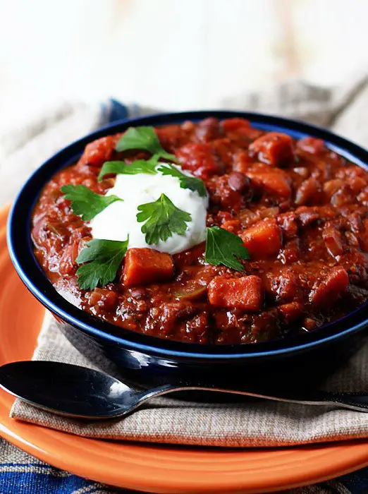 Slow Cooker Black Bean Sweet Potato Quinoa Chili