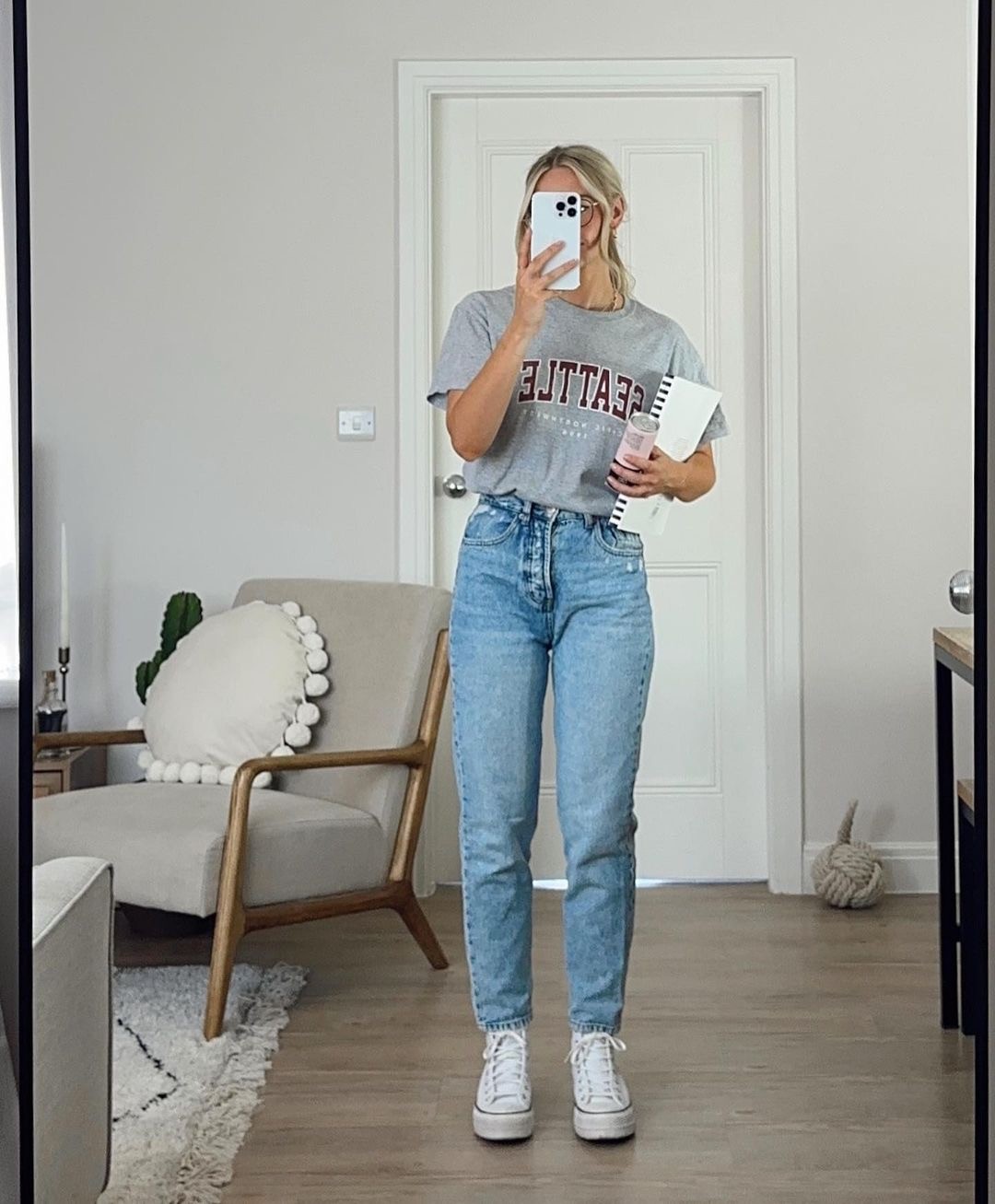 GREY GRAPHIC TEE + JEANS