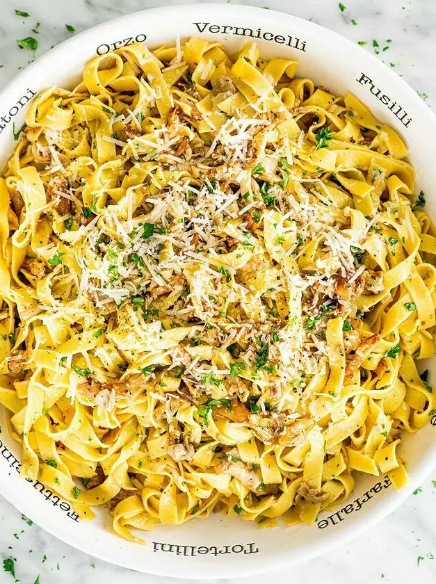 Chanterelle Mushrooms with Tagliatelle