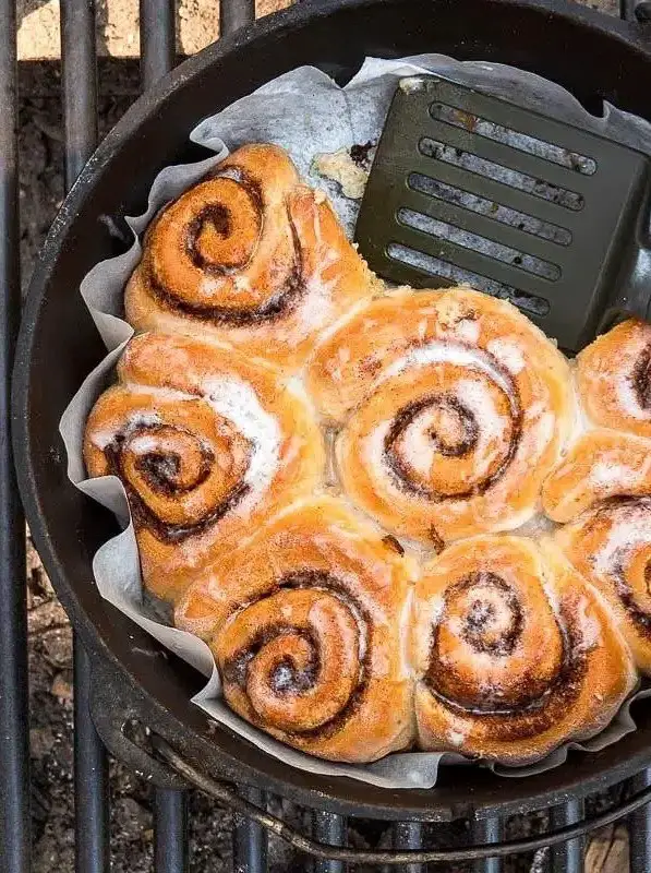 Dutch Oven Cinnamon Rolls