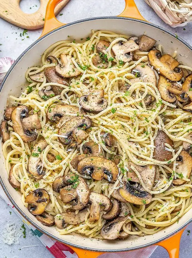 Easy Mushroom Garlic Spaghetti