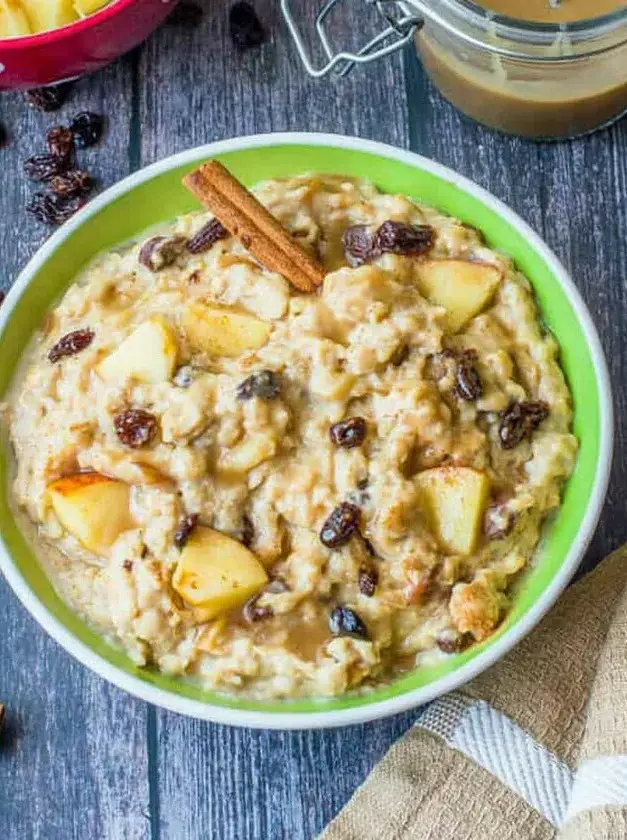 Slow Cooker Apple Cinnamon Oatmeal