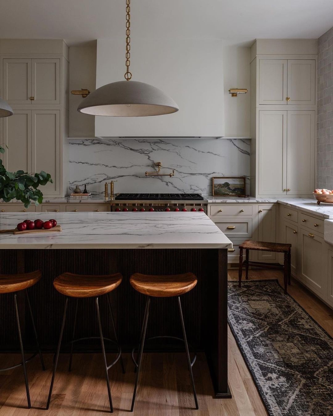 AFTER: BEAUTIFUL AND FUNCTIONAL KITCHEN