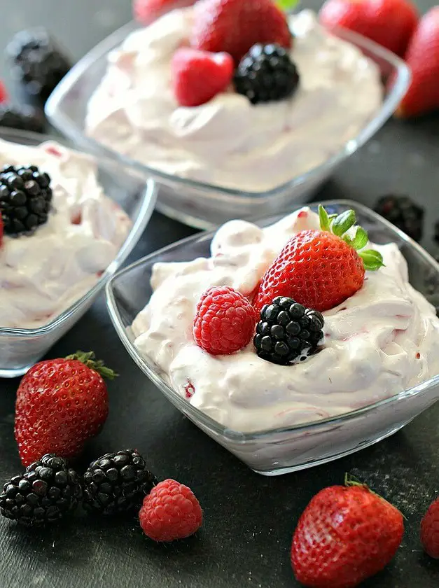 Berry Cheesecake Pudding Salad