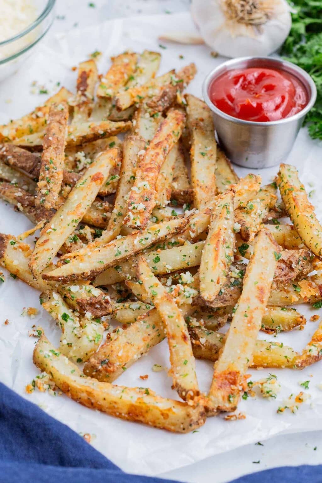 EASY GARLIC PARMESAN FRIES