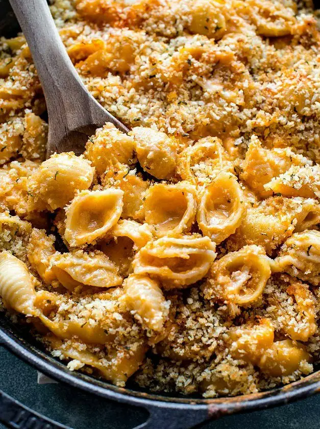 Easy Baked Macaroni and Cheese