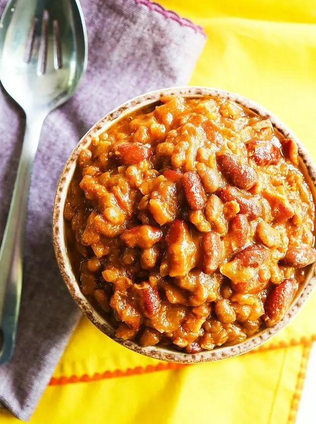 Easy Crock Pot Baked Beans with Bacon