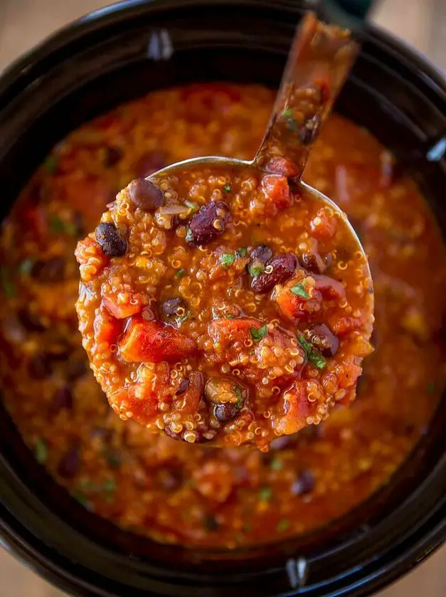 Slow Cooker Vegetarian Quinoa Chili