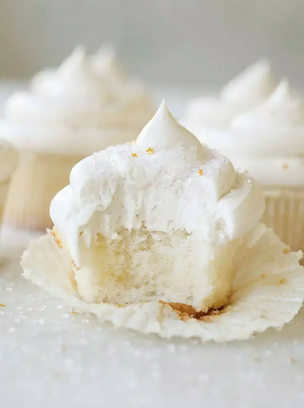 Classic Vanilla Cupcakes