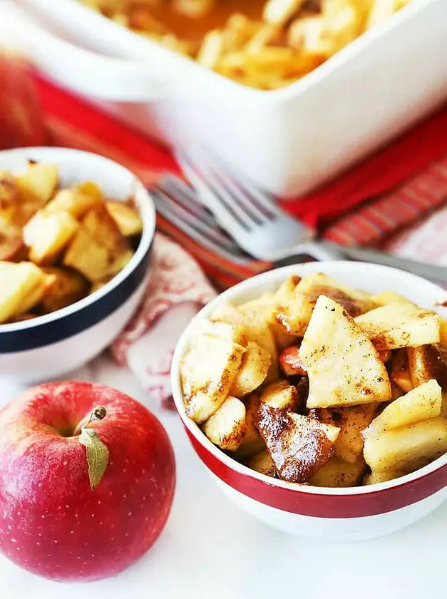 Baked Apple Slices with Cinnamon