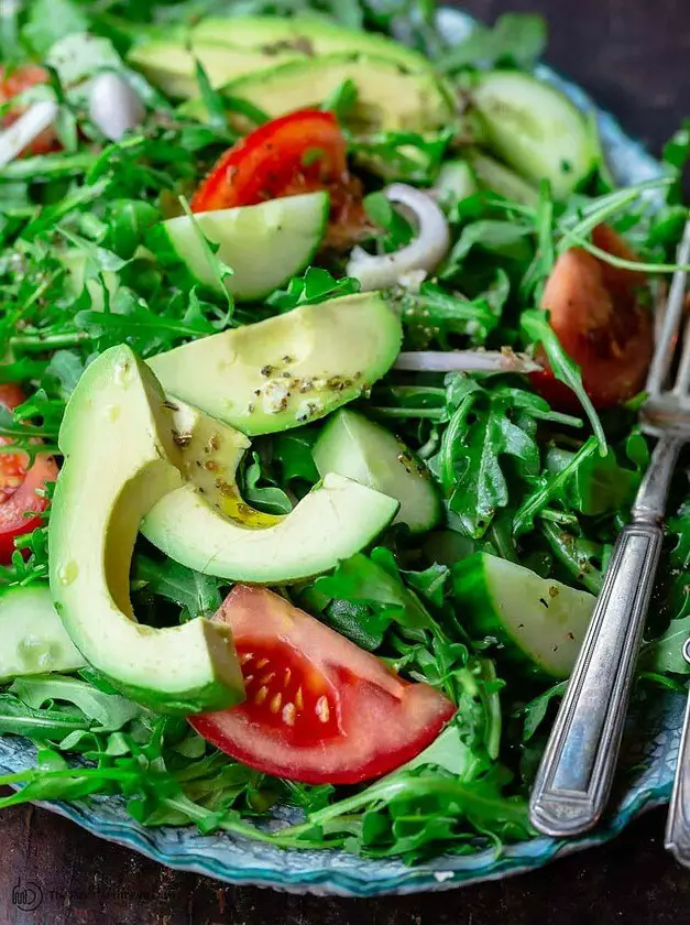 Simple Arugula Salad with Avocado