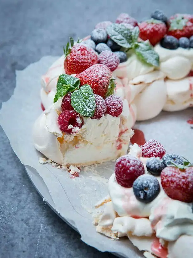 Christmas Pavlova Wreath