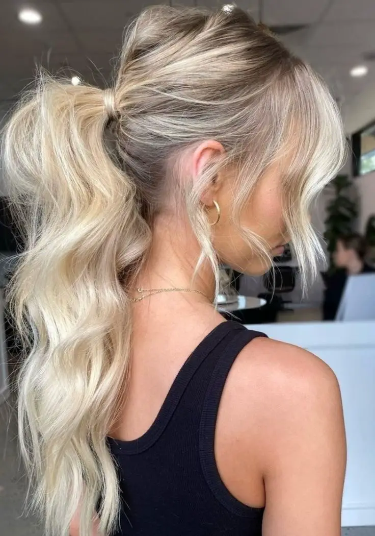 MESSY PONYTAIL