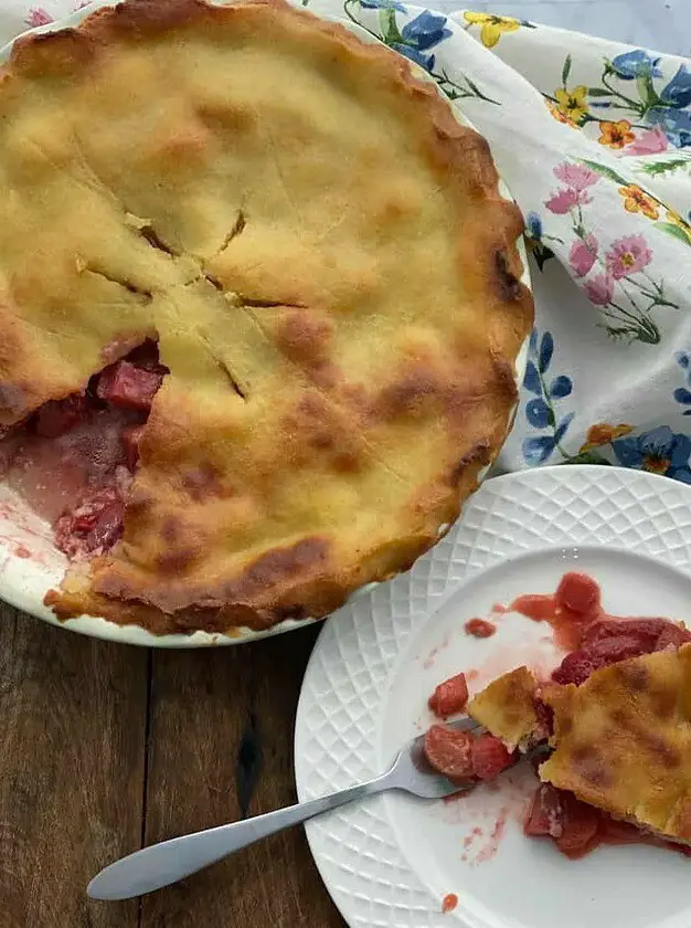 Keto Strawberry Rhubarb Pie