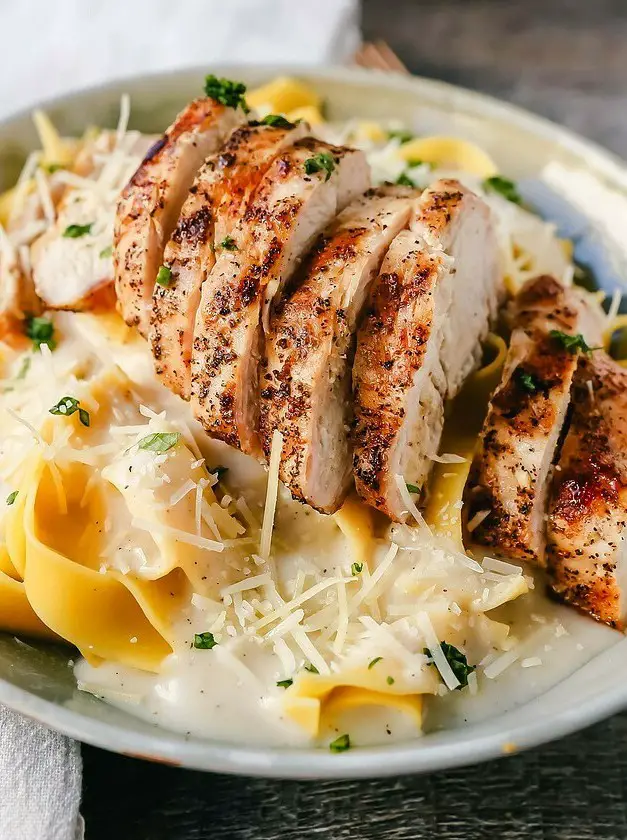 Skinny Low-Fat Chicken Fettuccine Alfredo