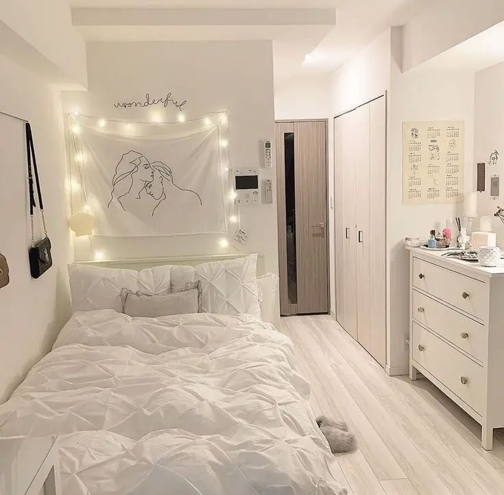 SIMPLE BEDROOM