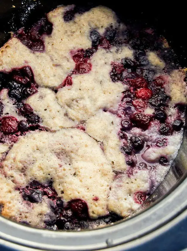 Slow Cooker Berry Cobbler