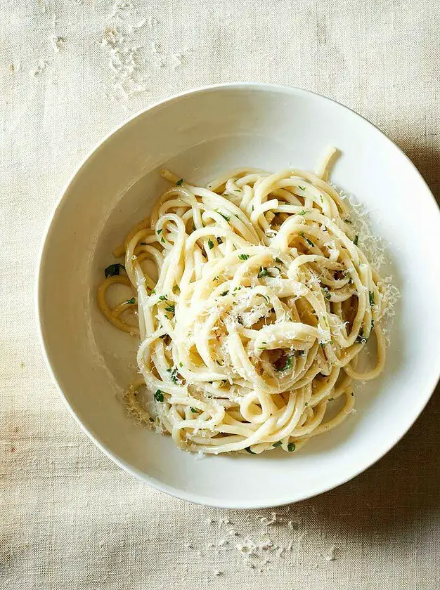 Pasta with Anchovies and Onions