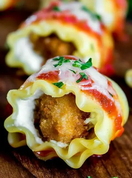 Mini Chicken Parmesan Lasagna Rolls