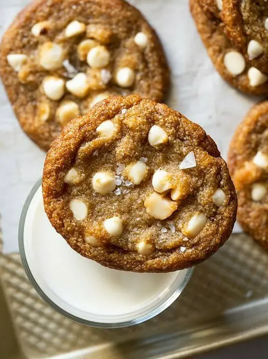 Keto White Chocolate Macadamia Nut Cookies