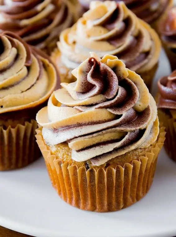 Banana Cupcakes with Chocolate Peanut Butter Frosting