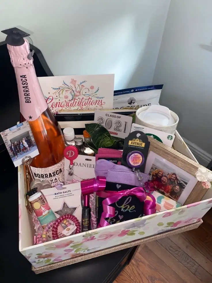 GIRLIE GRAD BASKET