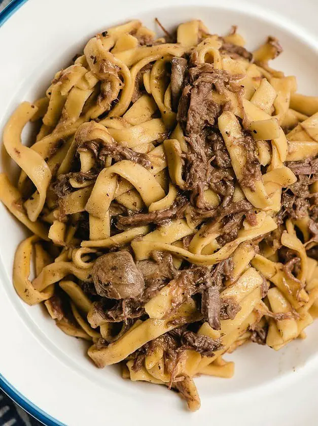 Slow Cooker Beef and Noodles