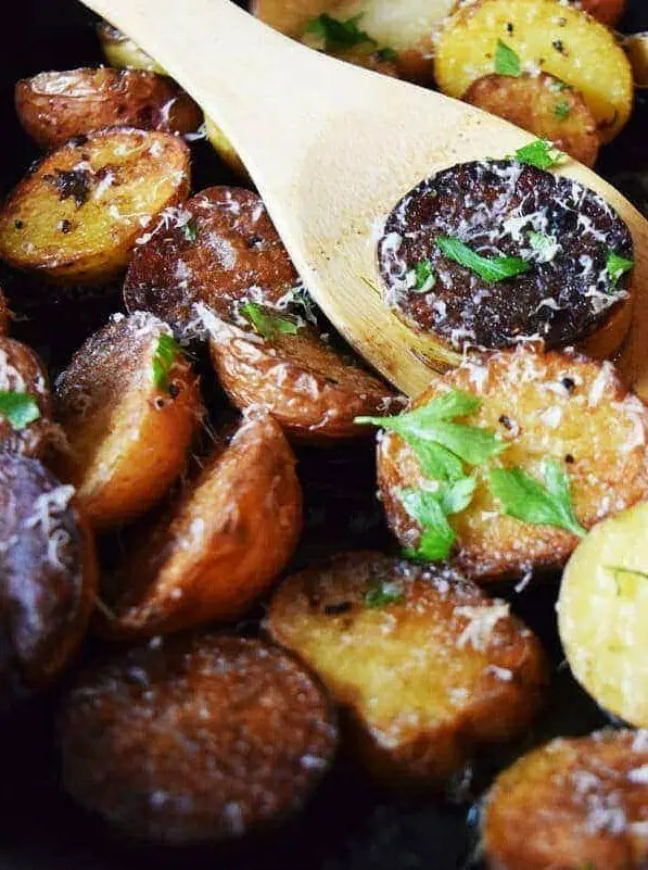 Cast Iron Skillet Garlic and Parmesan Potatoes