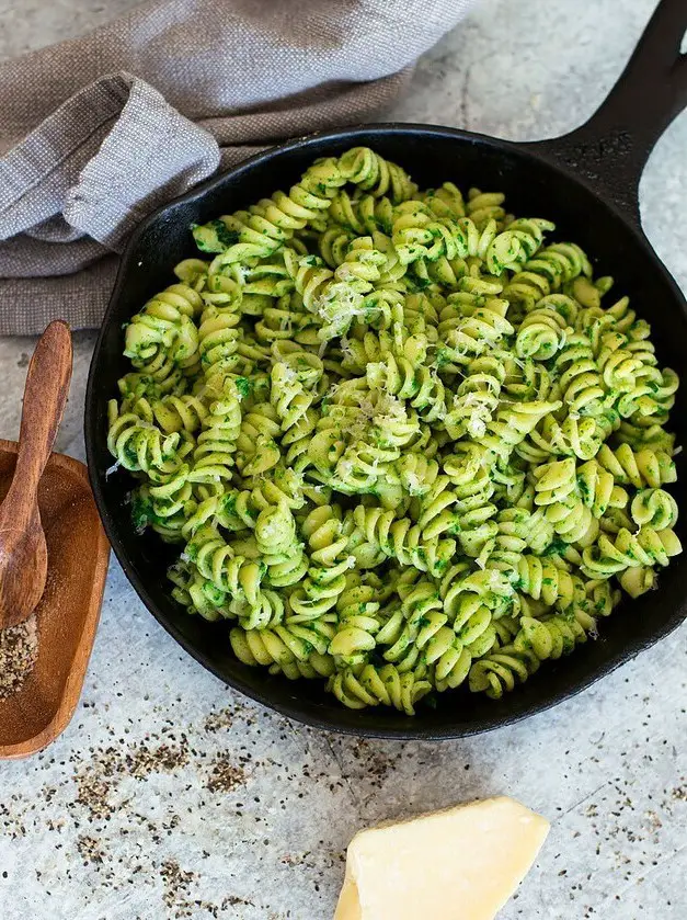 Spinach Pasta with Avocado Sauce