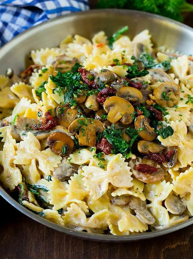 Farfalle Pasta with Mushrooms and Spinach