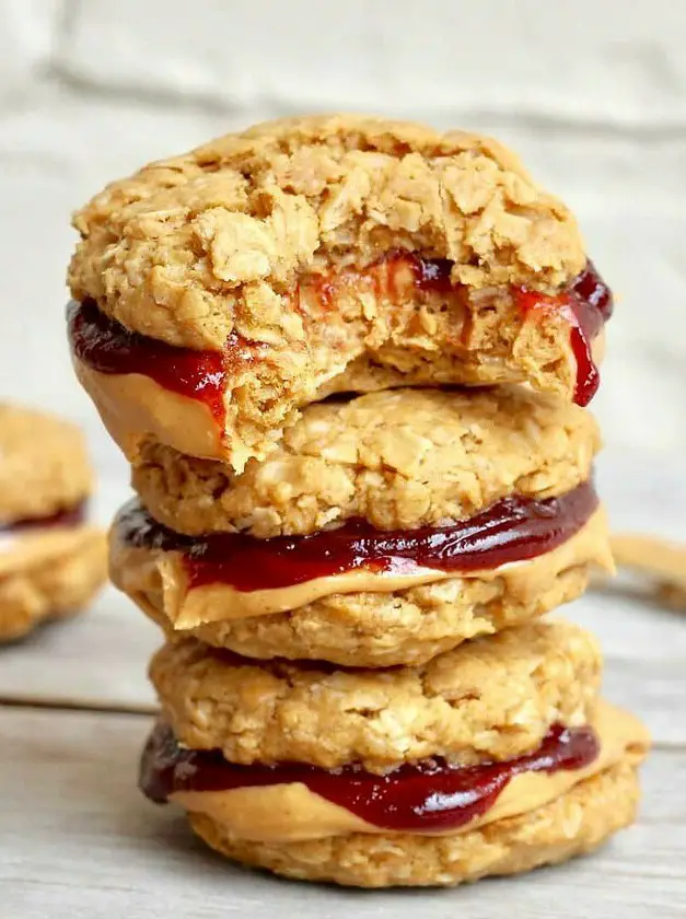 Healthy Flourless Peanut Butter & Jelly Cookie Sandwiches