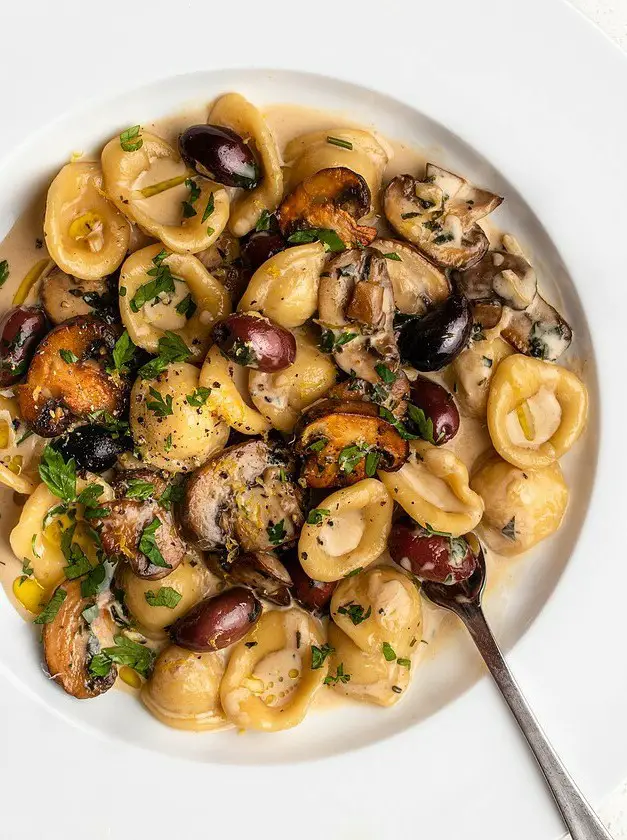 Creamy Mushroom Pasta with Olives