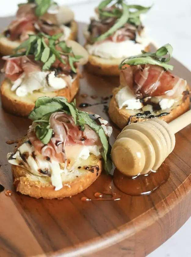 Prosciutto Crostini with Balsamic Glaze