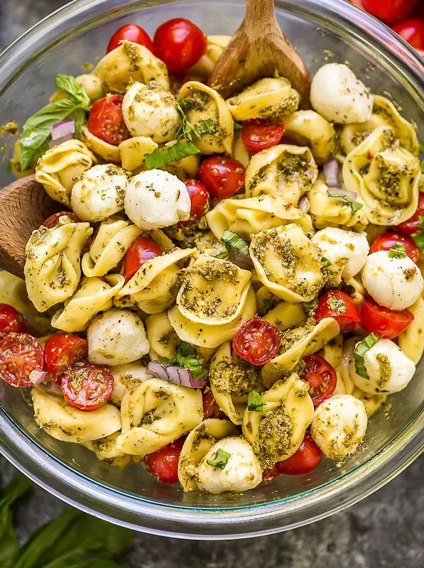 Easy Pesto Tortellini Pasta Salad